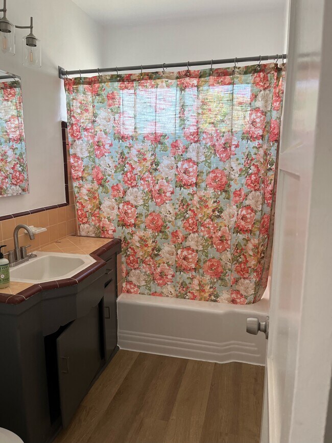 Bathroom - 5310 Knowlton St