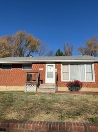 Building Photo - 6206 Scranton Rd