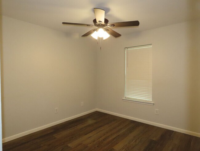 Building Photo - Spacious 4-Bedroom Home in Whitehouse ISD – Pet-Friendly with Large Fenced Yard! Bonus: Lawncare ...