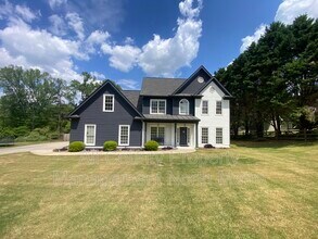 Building Photo - 3736 High Gables W