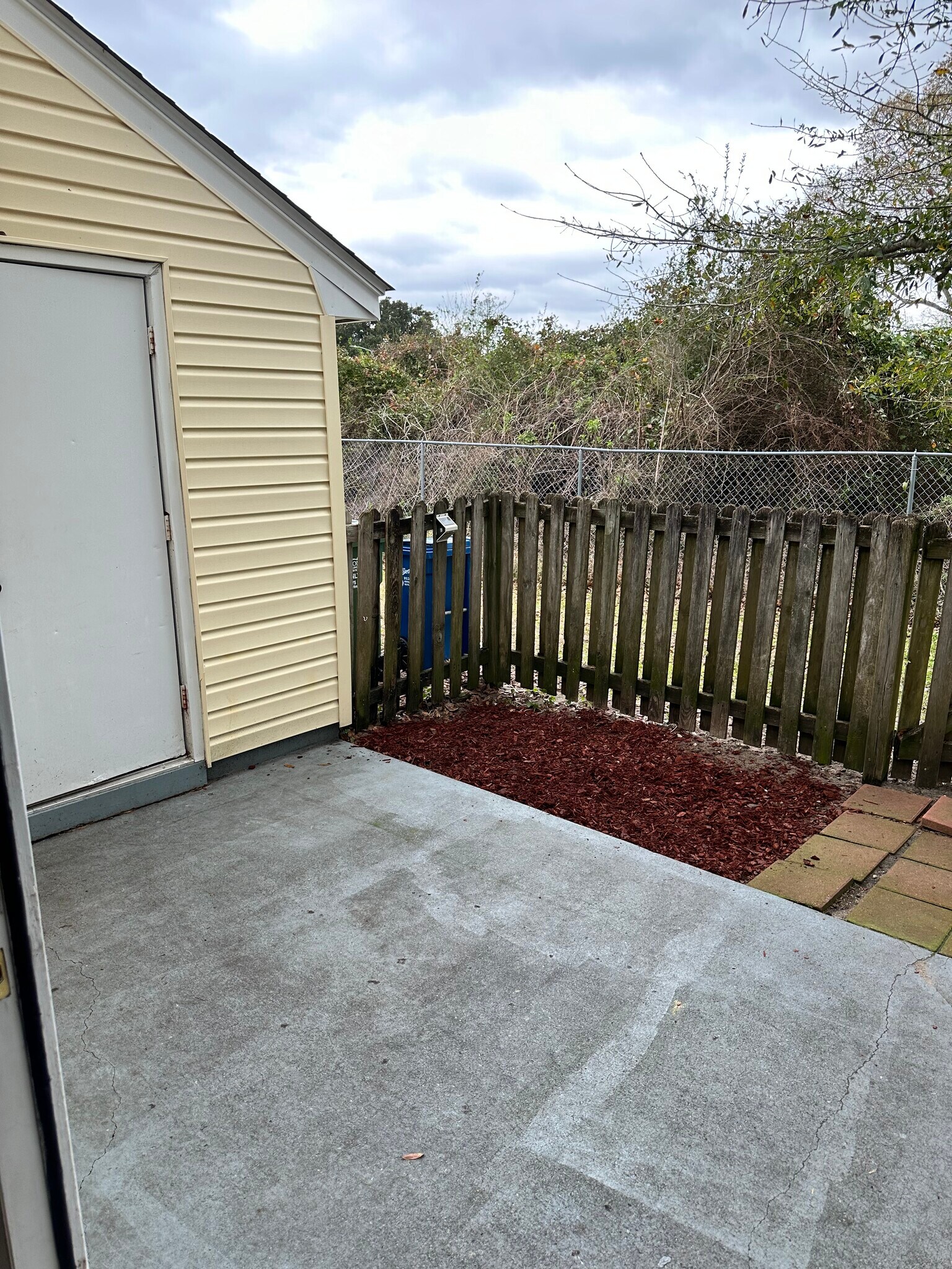 Building Photo - 106 Lullwater Dr