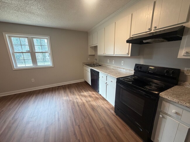 Building Photo - Rancher style home