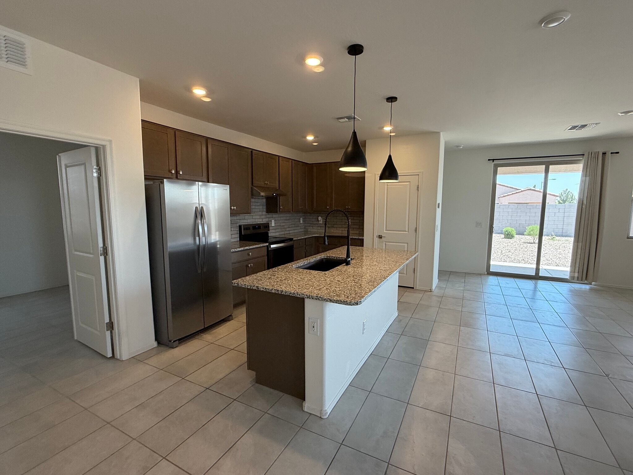 Building Photo - 1675 W Pima Ave