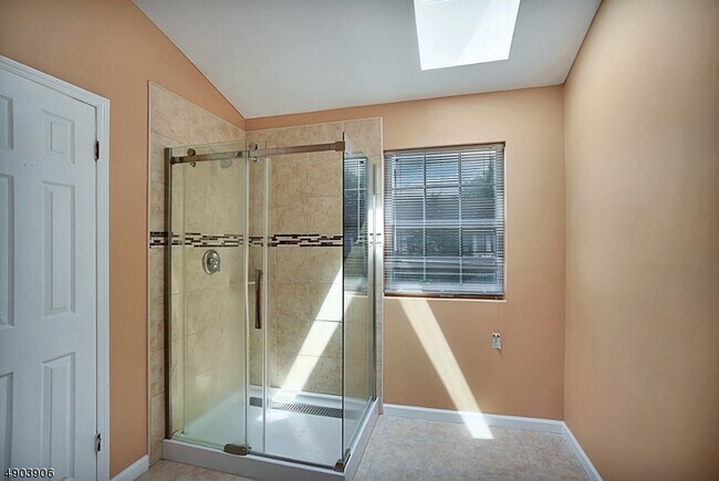 Building Photo - 2102 Ackmen Ct