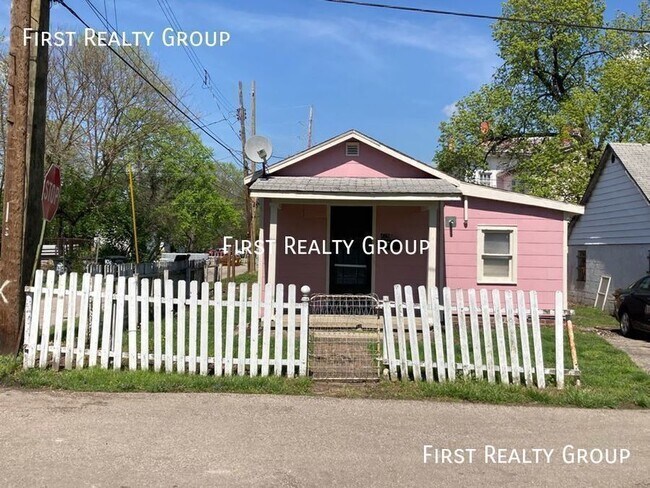 Building Photo - 425 S Main St