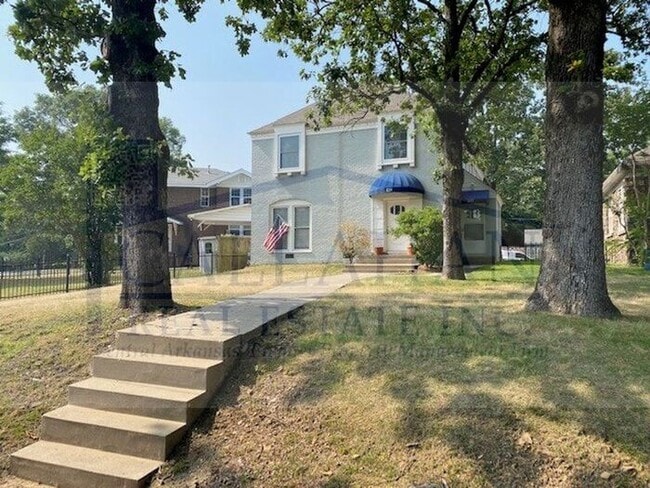 Primary Photo - Furnished Long term apartment in Park Hill!!