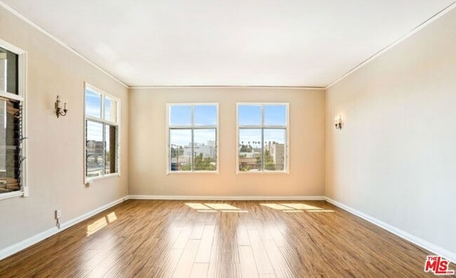 Building Photo - 634 S Gramercy Pl