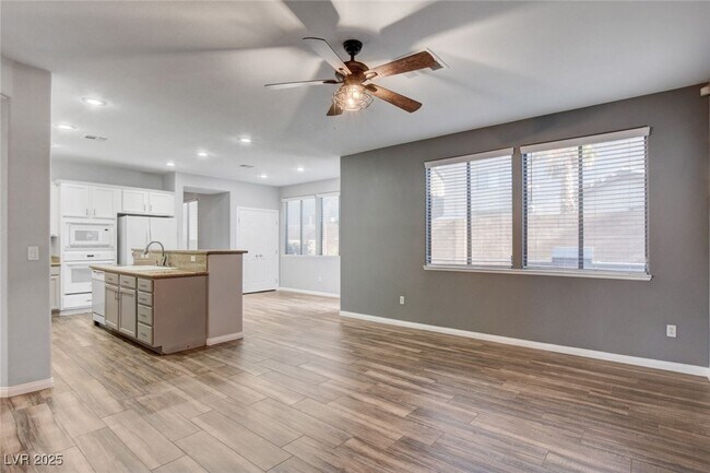 Building Photo - 5643 Almocita Ct