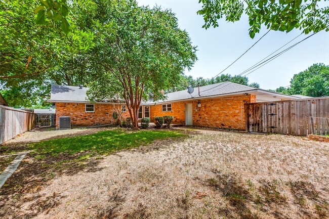 Building Photo - 7739 La Manga Dr