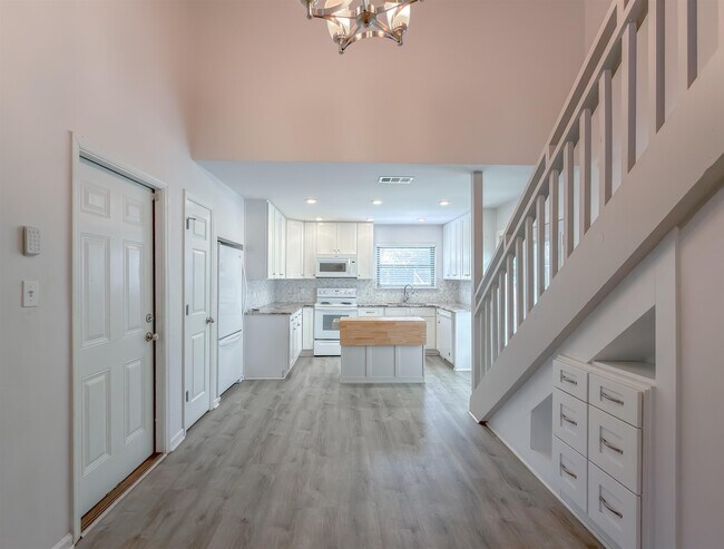 Building Photo - 3200 Langley Cir