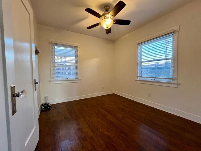 Building Photo - North Park Cottage! LARGE ENCLOSED PRIVATE BACKYARD! Washer & Dryer! Assigned Parking!