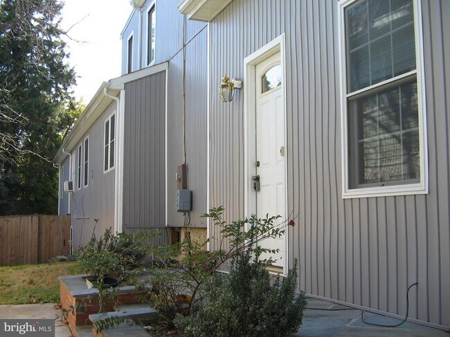 Building Photo - 3560 Alton Pl NW