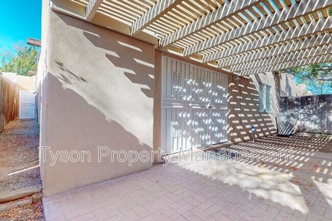 Building Photo - 6208 Sabre Ct NW