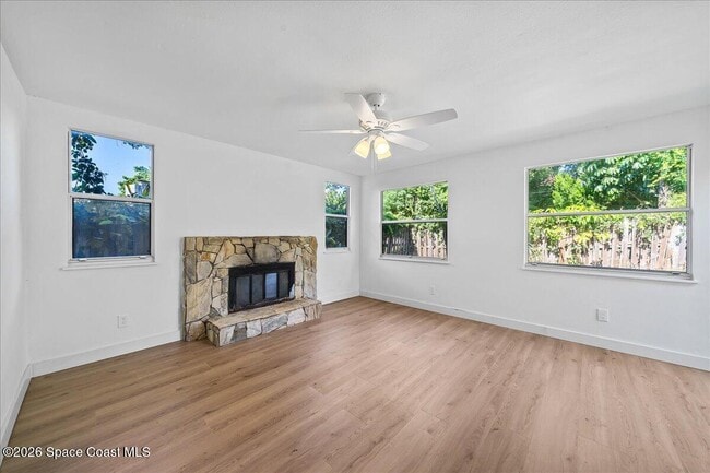 Building Photo - 935 S Tropical Trail