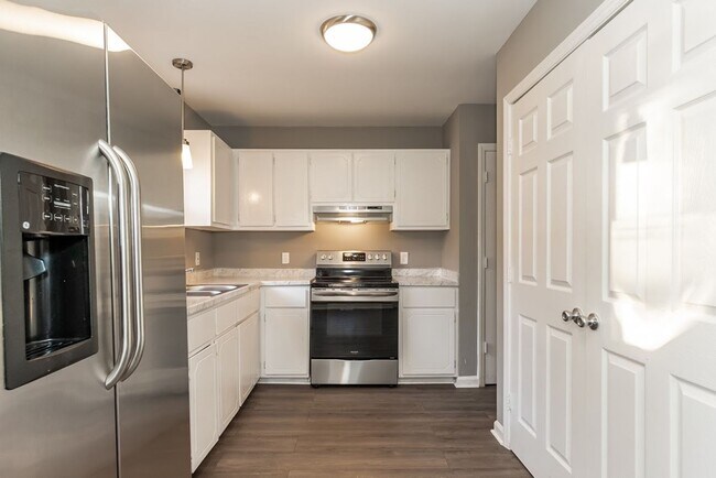 Building Photo - 9 Quad Oak Dr