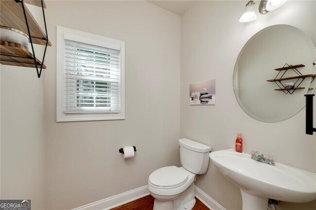 Building Photo - 1120 Bagwell Dr NW