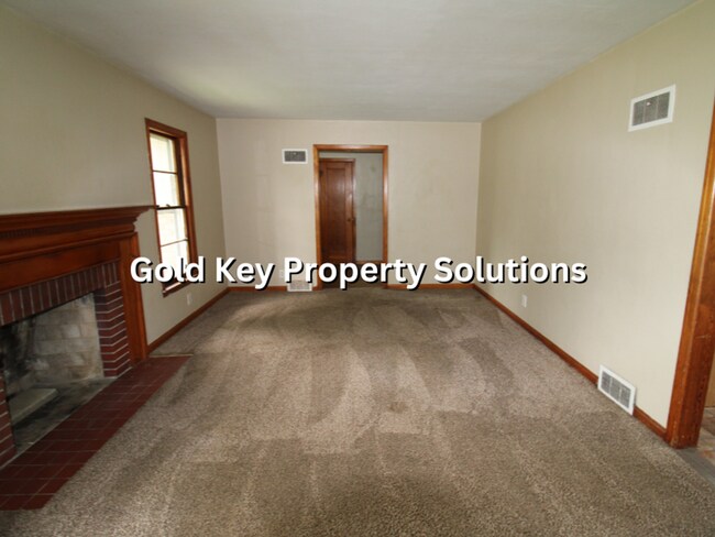 Building Photo - Large 3 BR 1 BA House with Garage and Central Air SECTION 8 APPROVED