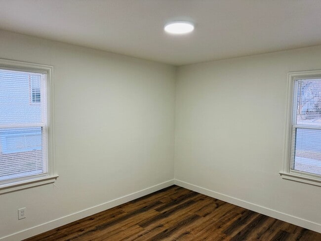 Building Photo - Freshly Remodeled with Garage and Yard