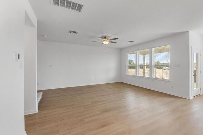 Building Photo - 140 Inlet Ln