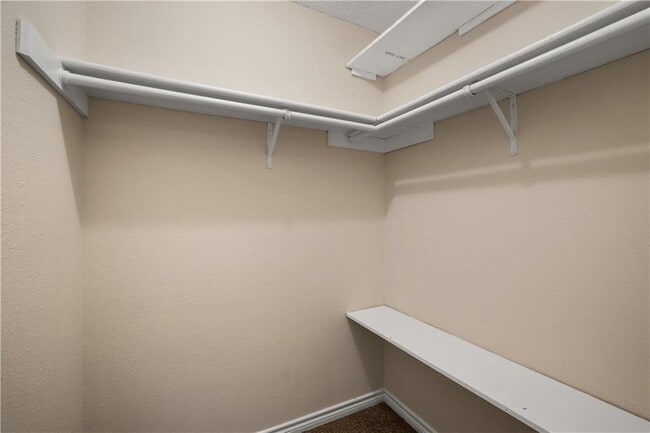 Building Photo - 906 Country Aire Dr