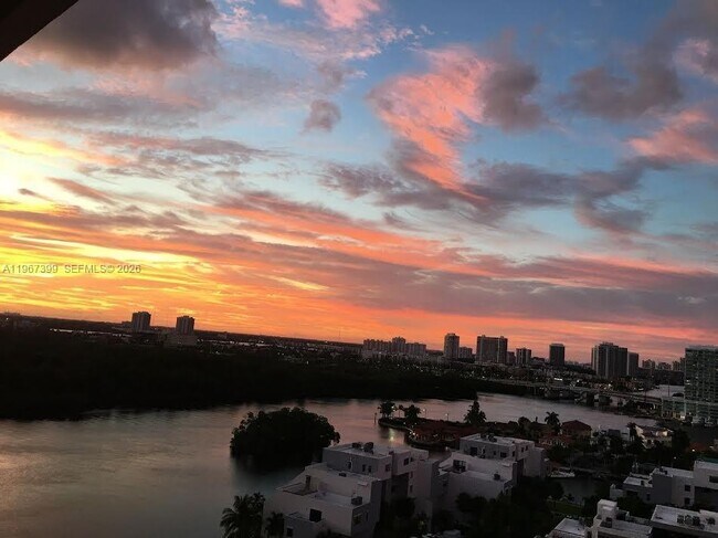 Building Photo - 400 Kings Point Dr