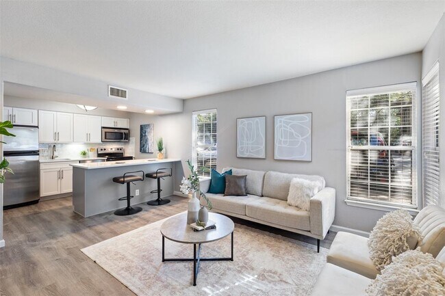 Building Photo - 7685 Northcross Dr