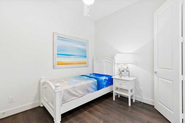 Building Photo - 15875 Spectrum Dr