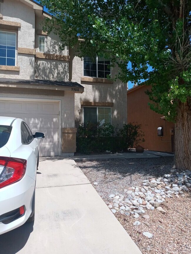 Building Photo - 9900 Sunshine Mesa Dr NW