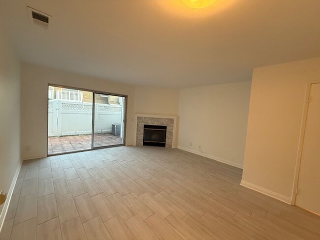 Building Photo - 2 bedroom townhome in Prime Aliso Viejo Lo...