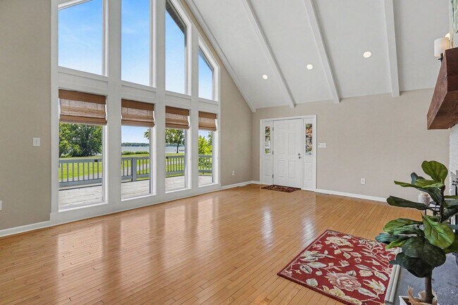 Building Photo - 209 Casparus Way
