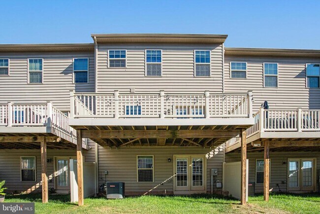 Building Photo - 6325 Posey St