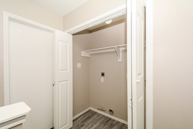 Building Photo - 8826 Pecan Pl Dr
