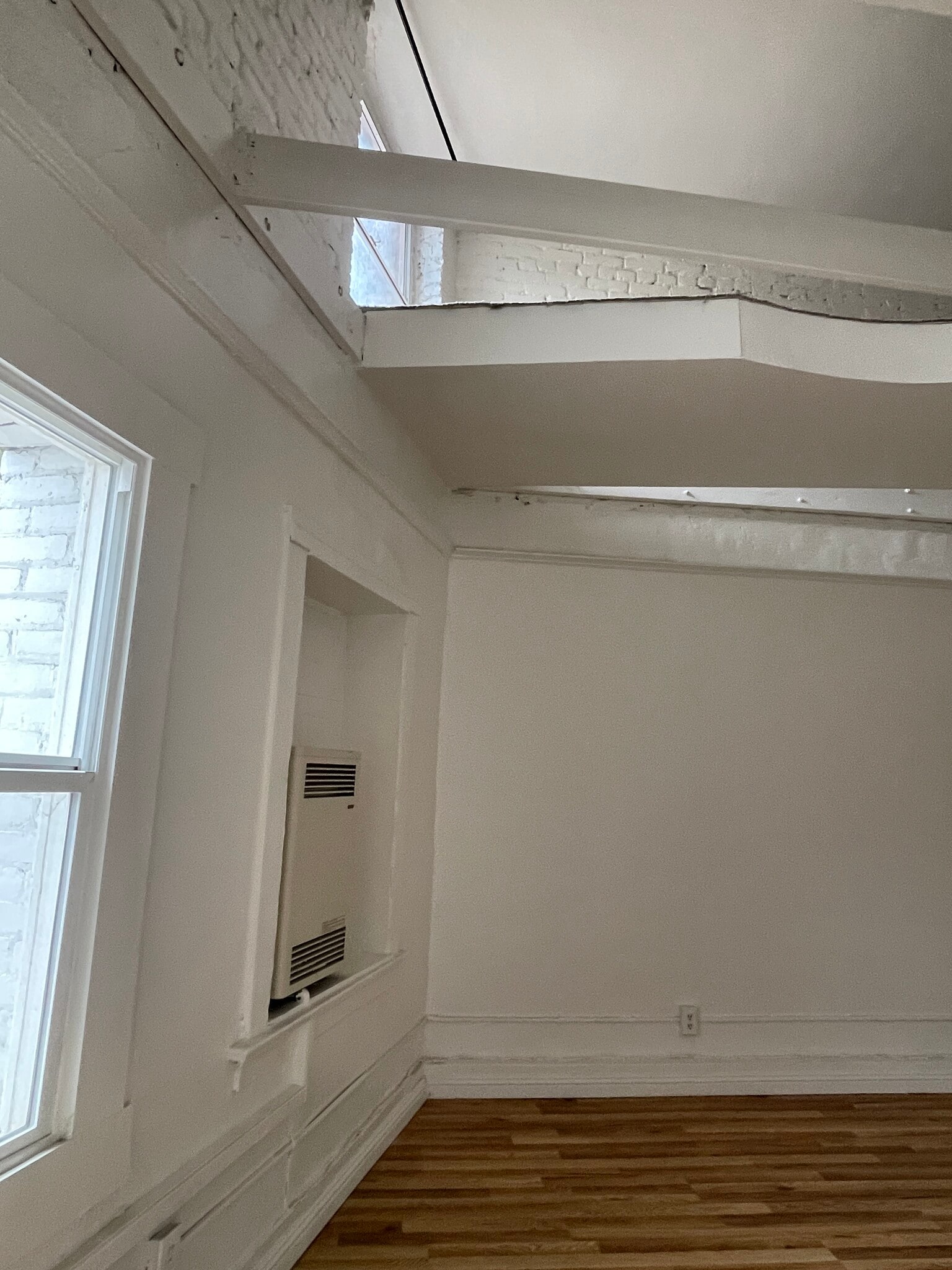 Main room window & heater - 4013 W Sunset Blvd