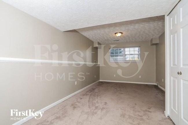 Building Photo - 8 Sandpiper Ct