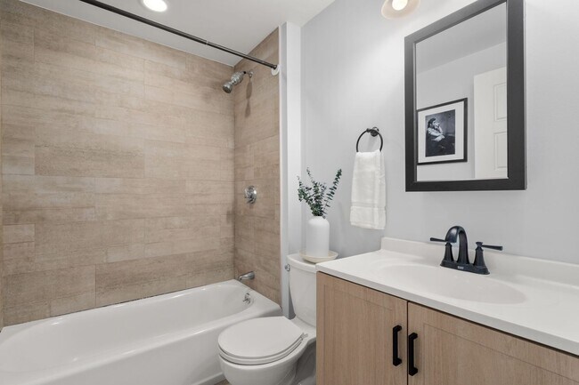 Building Photo - Amazing 3 bed 3 bath in Allston