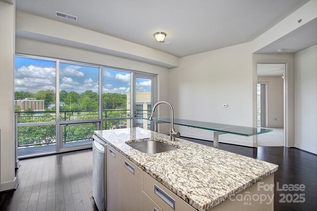 Building Photo - 1133 Metropolitan Ave