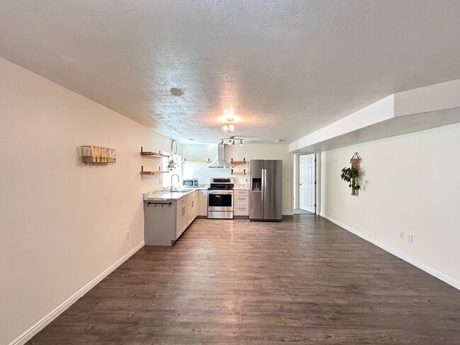 Building Photo - 5665 Piney View Ct