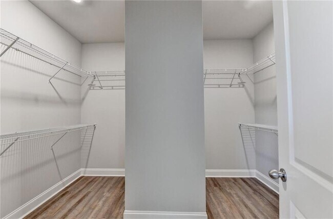 Building Photo - 840 Champagne Ln