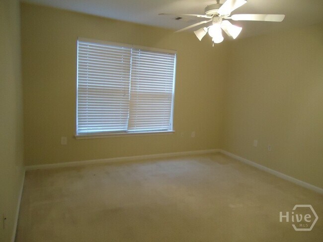 Building Photo - 1035 Barnett Shoals Rd