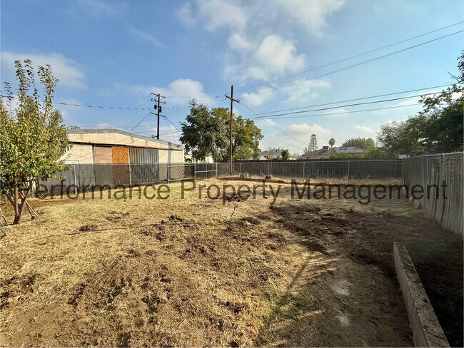 Building Photo - Cute 2 Bed/1 Bath in Lamont w/ RBP/Pest Co...