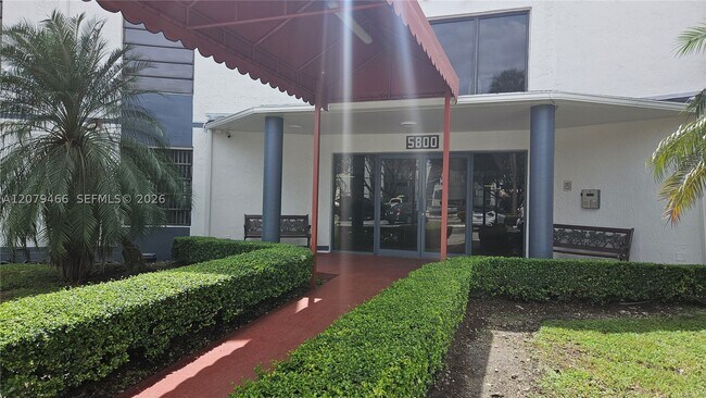 Building Photo - 5800 SW 127th Ave