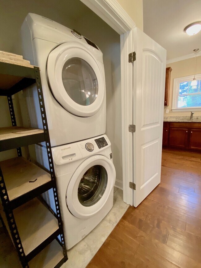 Building Photo - 2024 Jersey Ave