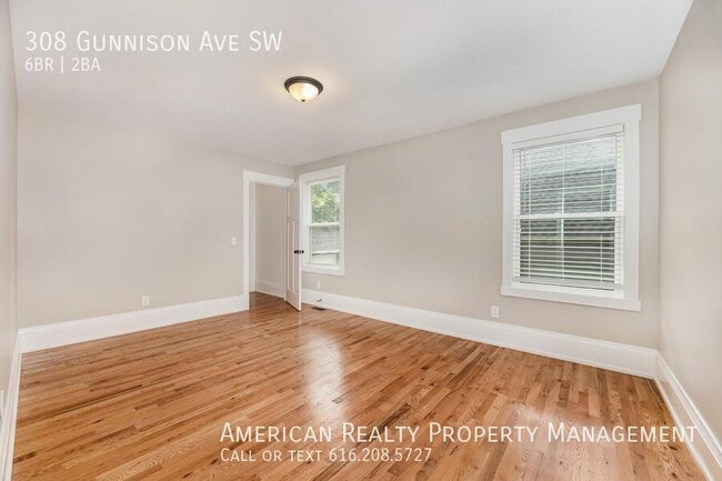 Building Photo - 308 Gunnison Ave SW