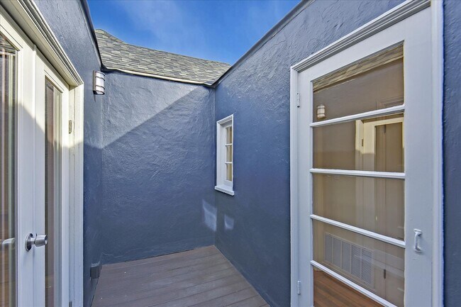Building Photo - 1487 34th Ave