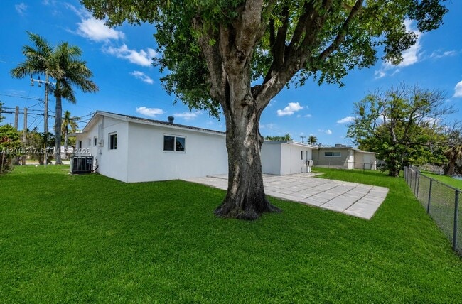 Building Photo - 1530 NW 47th Ave