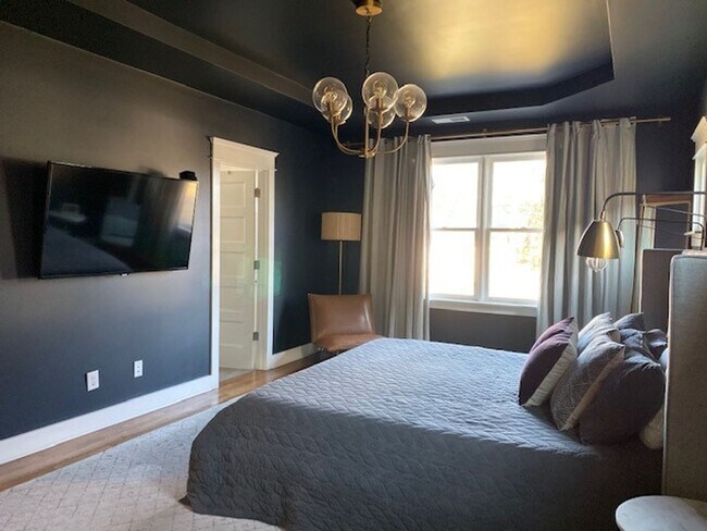 Building Photo - Craftsman Inspired 3 Bed/ 2.5 Bath Home in Cleveland Park, Fenced Yard, Pet Friendly, Screened Po...