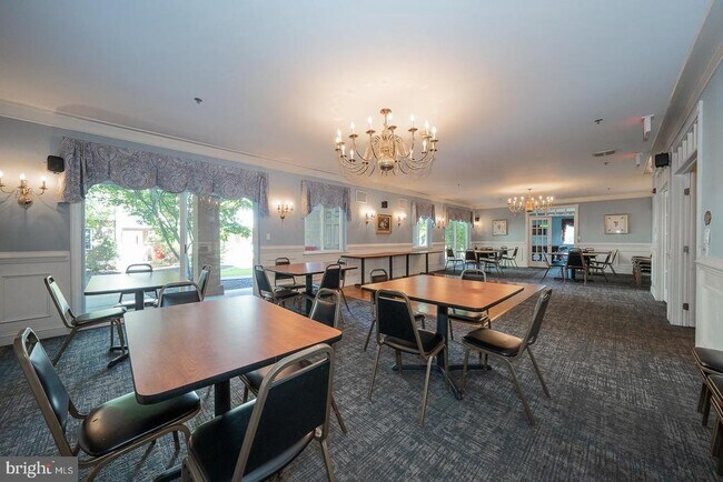 Building Photo - 335 Paoli Pointe Dr