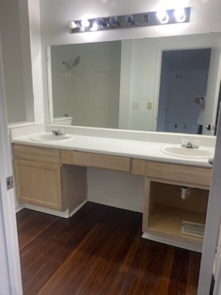 Building Photo - 2011 N Highway 17