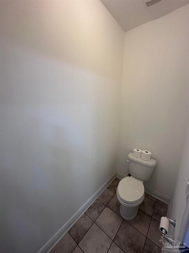 Building Photo - 4745 Dupont Cir