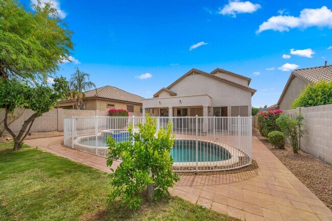 Building Photo - 7798 E Buteo Dr